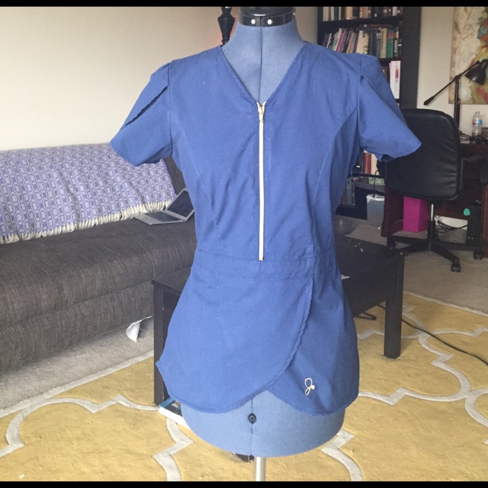 Jaanuu scrub top